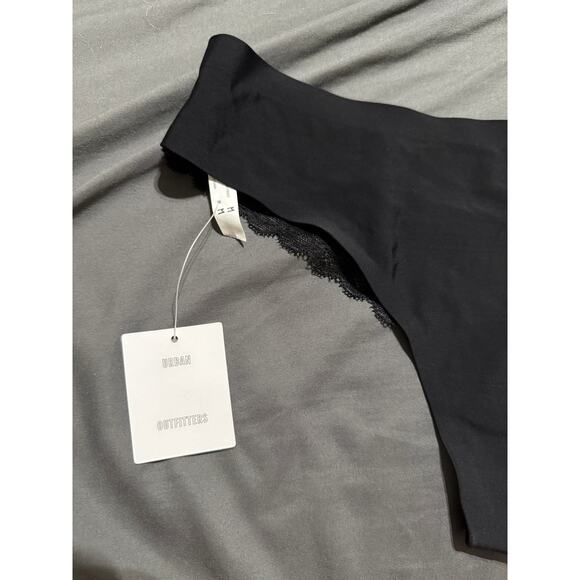 NWT Urban Outfitters Black Back Lace Thong Cheeky‎ Panty SZ Medium Sexy Romantic - Picture 3 of 4